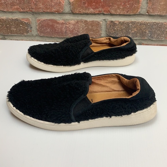 UGG Ricci Slip-on Black Fuzzy Trainers, 8 1/2 - Picture 5 of 11
